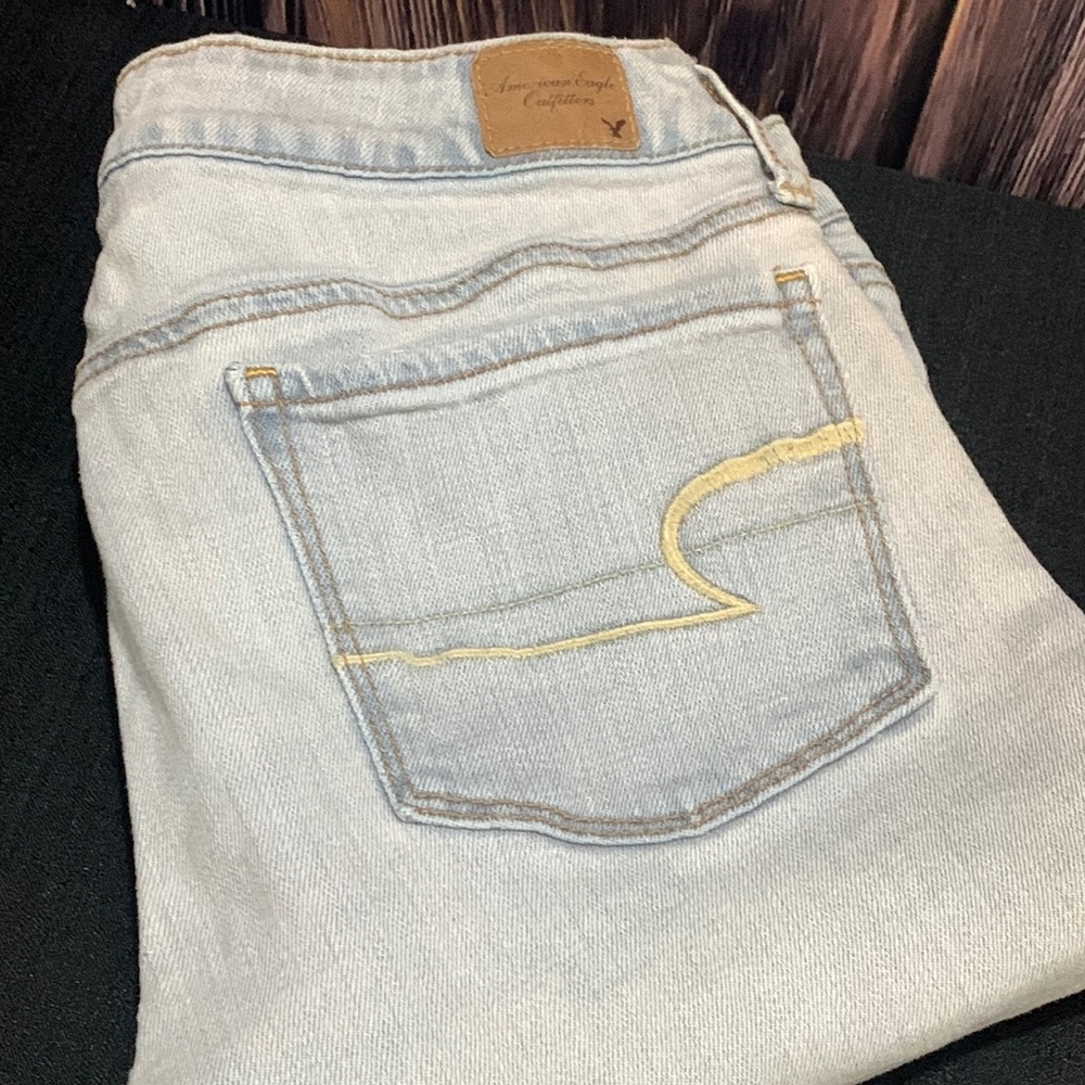 American Eagle Light Wash 8